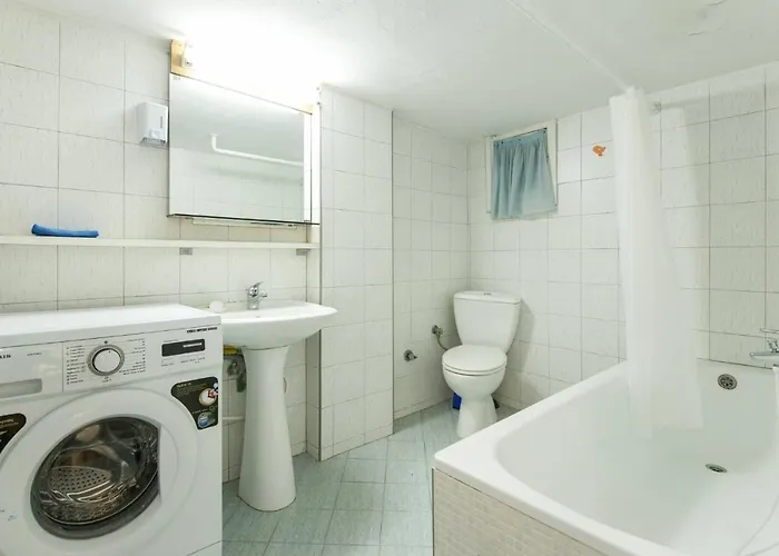 Cosy Flat Helexpo In Old Yr1